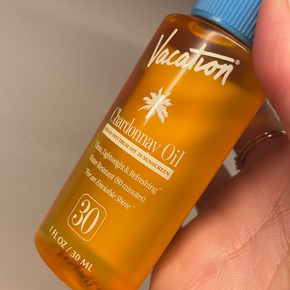 Vacation Chardonnay Oil sunscreen SPF 30 30ml VACATION CHARDONNAY SUNSCREEN
